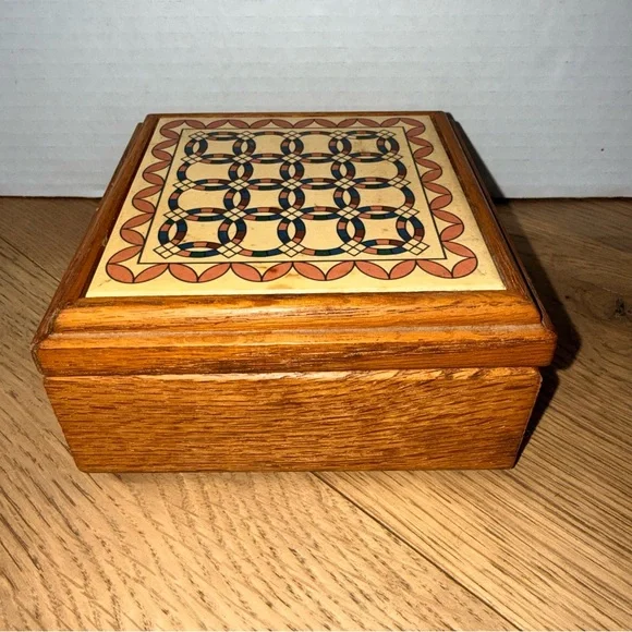 Wooden Jewelry Organizer with Double Wedding Quilt Design - Picture 6 of 14